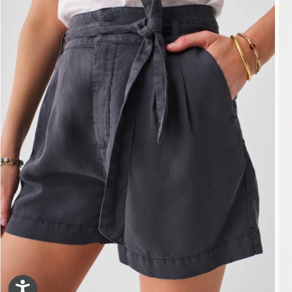 Faherty Arlie the waist short, Navy, Size M, NWT, beautiful and soft!